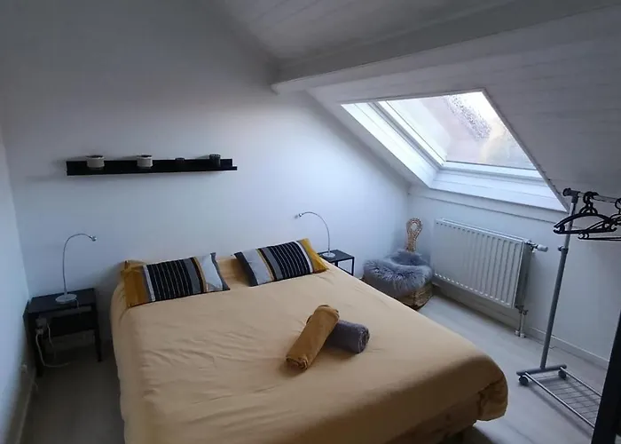 Airbn'bd - Spacious And Cozy With Swimming Pool Appartement