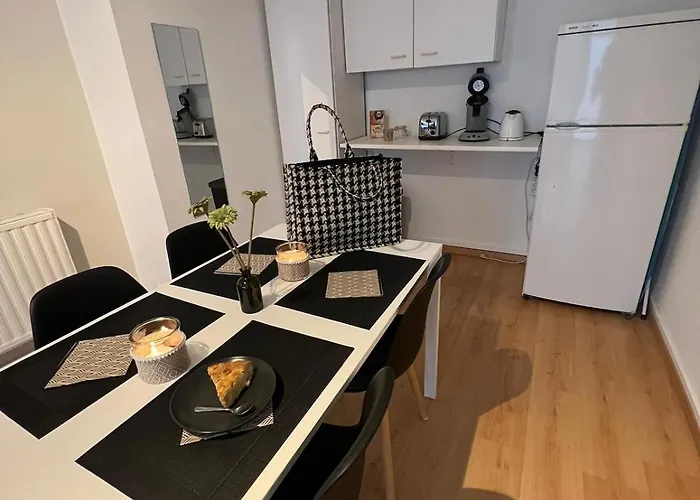 Airbn'bd - Spacious And Cozy With Swimming Pool *