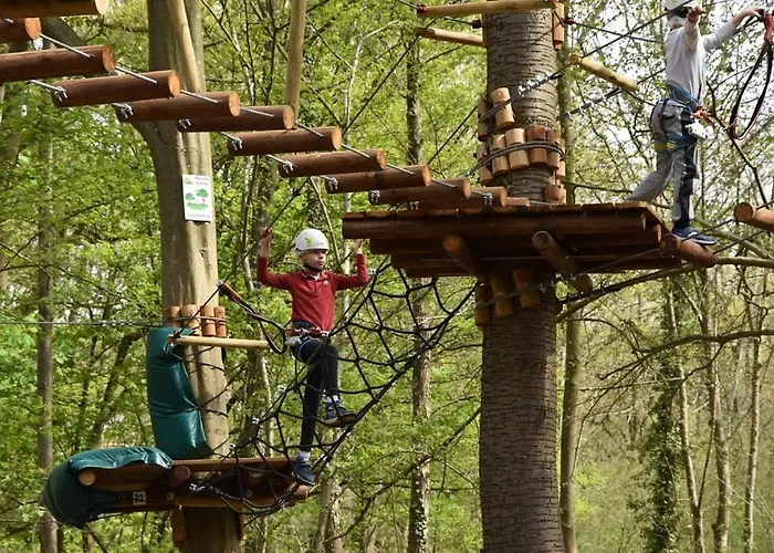 Airbn'bd - Spacious And Cozy With Swimming Pool Appartement